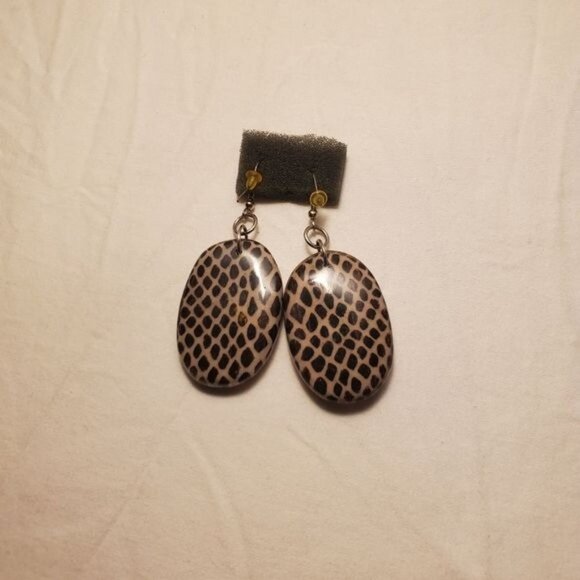 New Brown Cheetah Print Earrings - Picture 4 of 8